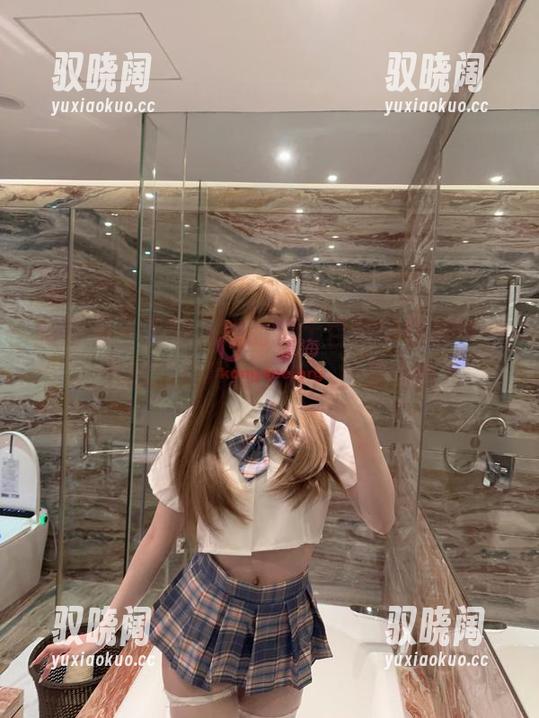 微密圈 - 无欲无求的推土君的青色蛇纹，下载这份写真集吧，后果自负