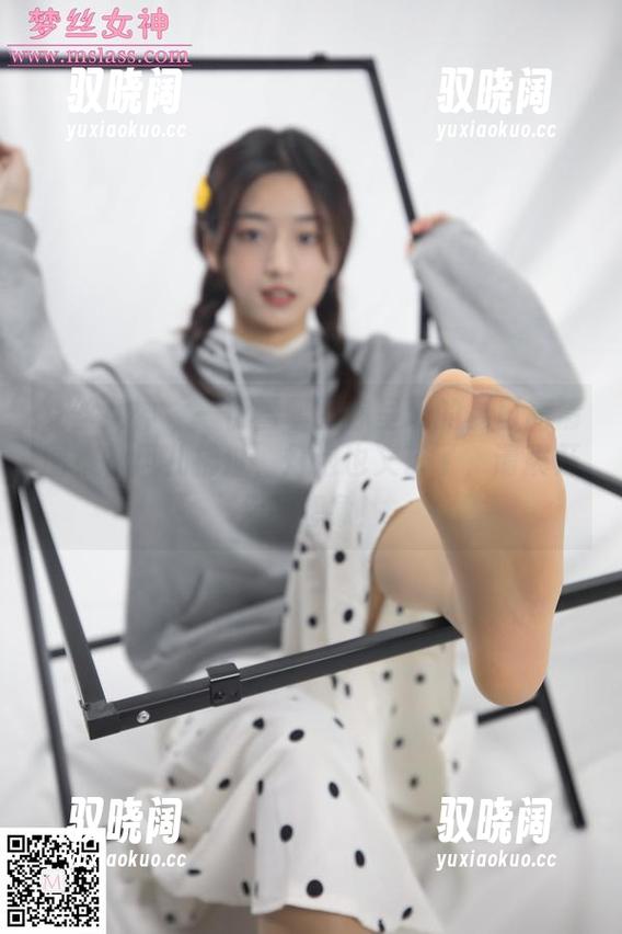梦丝女神 - 一份雪馨为你呈现的夏日高清图集，风儿拂过，灯泡也文艺了，请展开你的想象！