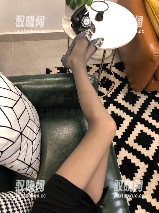 微密圈 - “梦里一只喵”，就问你敢不敢下载这女神的图集？可别看我太肉麻。