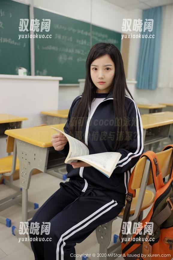 模范学院-杨可可coco 模范学院 - 借着杨可可coco的泳池图包,唤醒你内心那份俏皮与清凉?