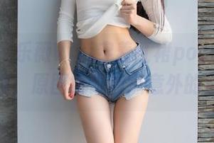 爱蜜社 - 乐薇Vivi穿着红裙pose居然不带滤镜，原图好像有点意外的迷人？