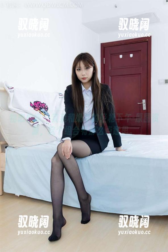 物恋传媒 - 菜菜和奶牛的轻松下午-原图资源，这个组合有那么点意思。