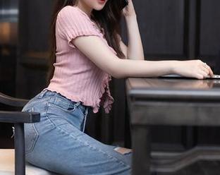 秀人网 - 当Jennifer小若的妹妹遇上镜头：照片里藏着的小秘密