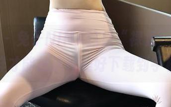 秀人网 - 兔子NINA这组“裸足”作品，怎么样才能把这种美好下载到手机里？