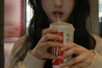 秀人网 - 黑丝装点美腿，古月小同学的写真，资源里有种说不出的吸引，简单就好，哈哈。