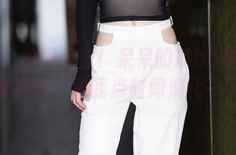 秀人网 - 原图直击！呆呆的瑞bb在网线上穿套装，给我点时间消化一下