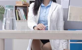 秀人网 - 四月月的比基尼，无奈我又得盯着原图在线看了