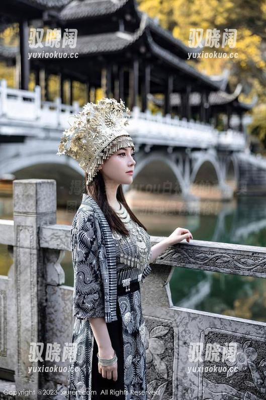 秀人网 - 揭开媃柔rourou白衬衫的高清奥秘：图册里的每一折都像在撩你！