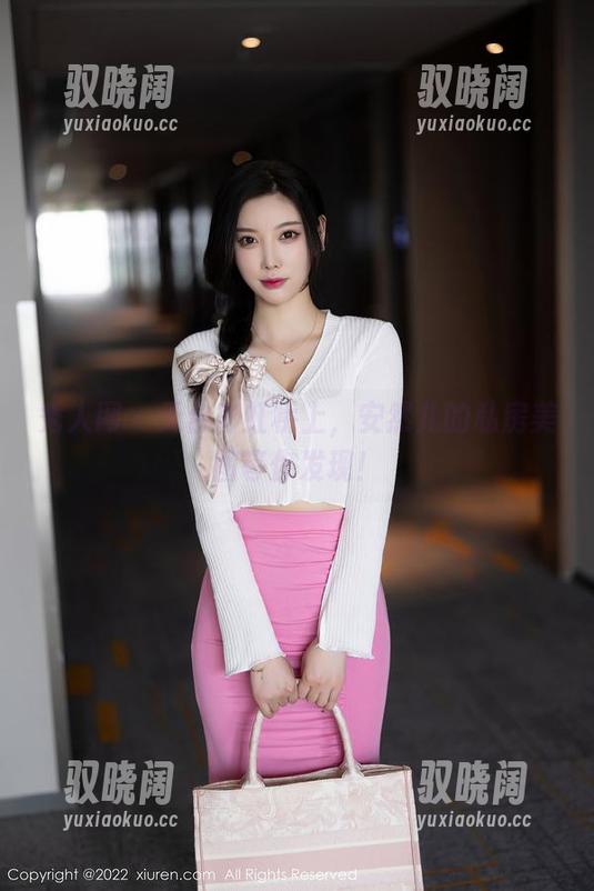 秀人网 - 天台彩虹桥上，安然儿的私房美图等你发现！