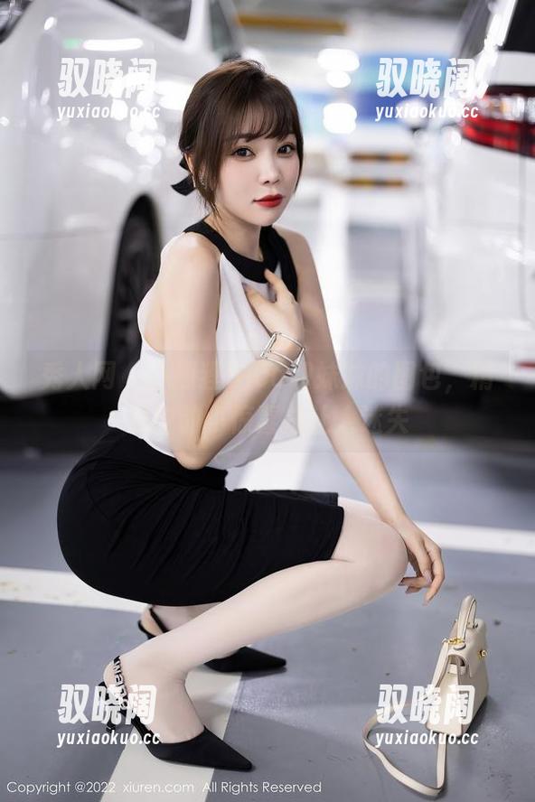 秀人网 - 小狐狸Sica和妹妹的图包，精选中的小惊喜总让人迷失