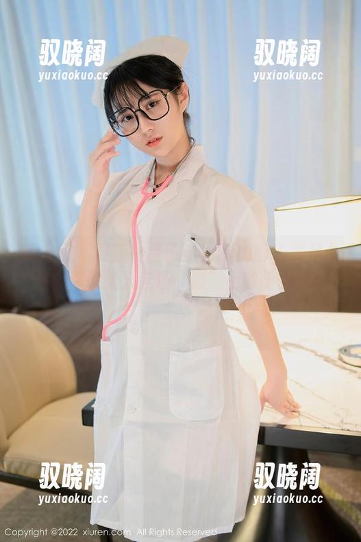 秀人网 - 更新！星子柒kiki的醉人美足合集，你敢踏入这场“脚”上的纷争吗？