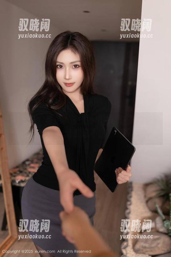 秀人网 - 看是小逗逗的黑白：这美图里的构图，总让我忍不住想赞叹。