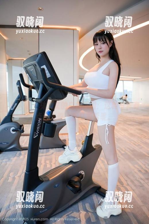 秀人网 - 林文文的白色王国：这种写真有点让人想一直盯着看呢。