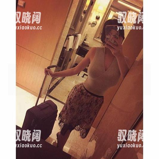 微密圈 - 黑丝加紫色哒豚豚的搭配，好嗨哦！各位，记得免费收藏！