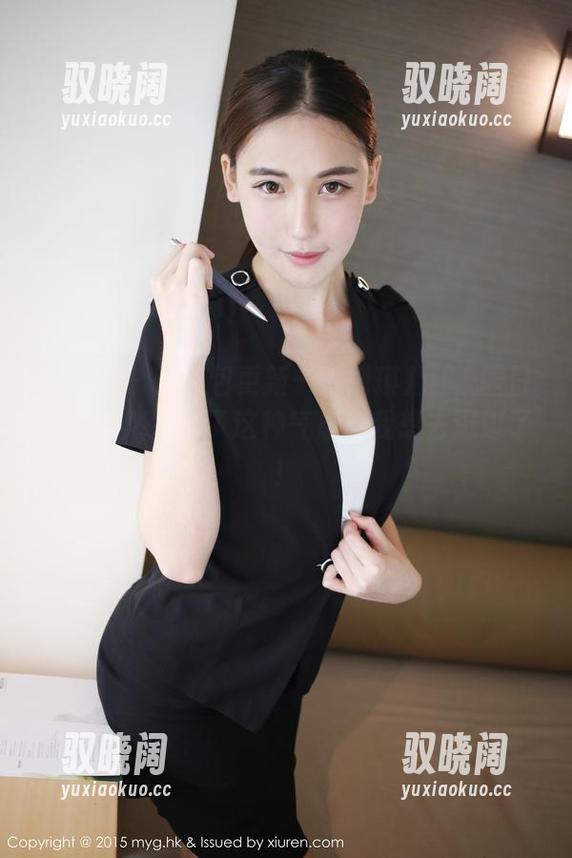 美媛馆 - 新图包更新——唐琪儿il校园日常，居然拍出了这种气息？我想去逛逛了！
