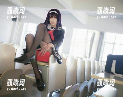 蕾丝睡衣搭上无圣光，翎柒菜菜的图片洋溢着一种不可描述的迷离。