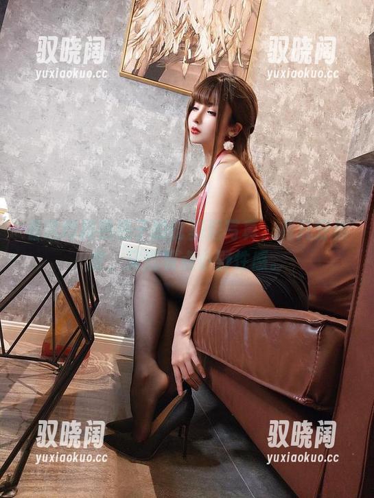 看这肉扣热热子的比基尼写真，有几分俏皮，又透着点小野性感。