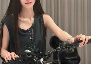 “用私拍给大家平复浮躁心情”——腐团儿Ikaros和樱岛麻衣，这图包里太牛了！