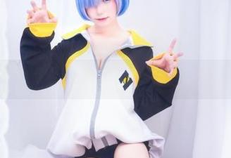 来啊，快来围观！芋圆侑子的红裙与cos带来双重享受！