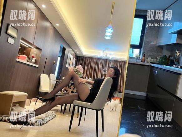 微密圈 - 葛征黑点黑丝：别的小伙伴都是清新风，只有他在走低调奢华路。