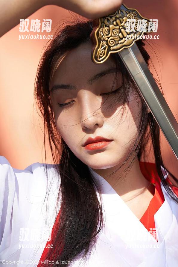 蜜桃社 - 吊带私房照，伊琳这次把可爱和性感玩得飞起