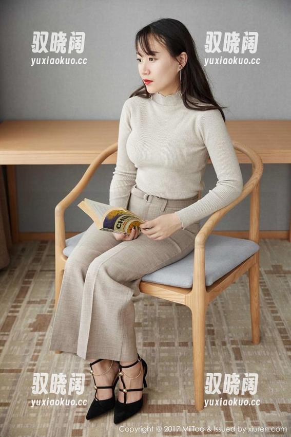 蜜桃社 - 图集里的陆萱萱Cecilia：她的瑜伽姿势会让你也想动一动吗？