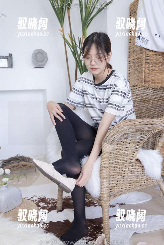 袜啵啵-稚予 袜啵啵 - 稚予的比基尼图片分享:哇,这条比基尼好像跟我有缘,各种角度都能撩!