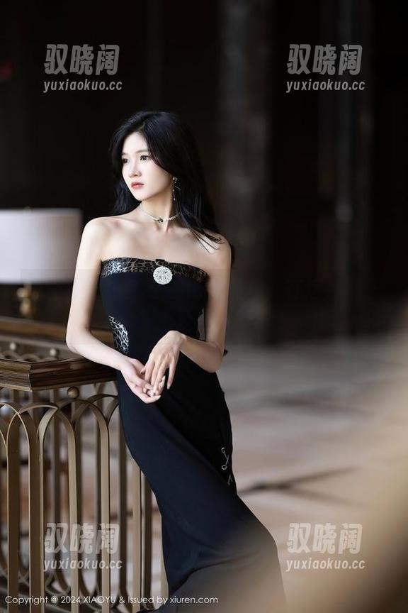 语画界-唐宁宁 语画界 - 唐宁宁的网袜私拍:在这条袜子头上反思人生。