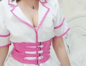 邻居家的妹妹在线，众人评分：过期米线线喵给的镜头真好。