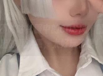 阿九从不咕咕礼服中的COS风，图片里透出的戏谑感，太好玩了吧！