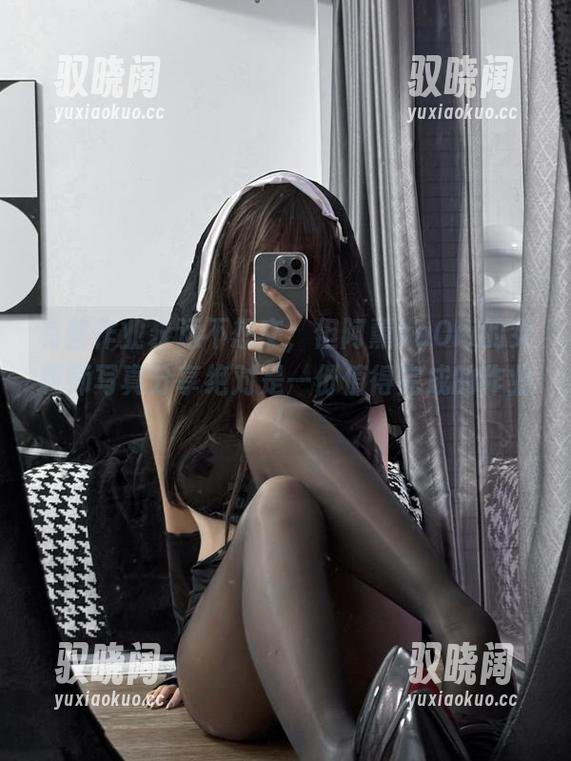 有些作业永远不想交，但阿薰kaOri的女教师写真分享绝对是一份值得完成的作业！