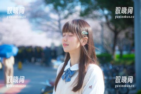 “樱花与”：陆卿卿kyokyo的最新图集，保证你会忍不住多看几眼。