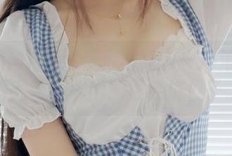雪琪SAMA的比基尼写真——冲浪还是晒晒？都看得出她很会挑位子。