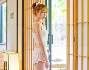 青豆客 - 白裙系的女神，欧阳妮娜娜更新美图后让人无法移开视线。