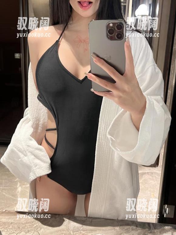 微密圈 - 你没看错！鱼神鱼穿上了白色漆皮护士装，免费照片送上，“病”都快要好了！